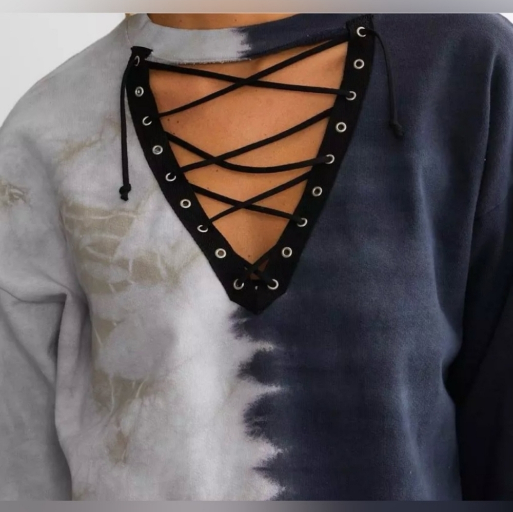 Nwot. Gilded intent sweatshirt size medium - Picture 2 of 4